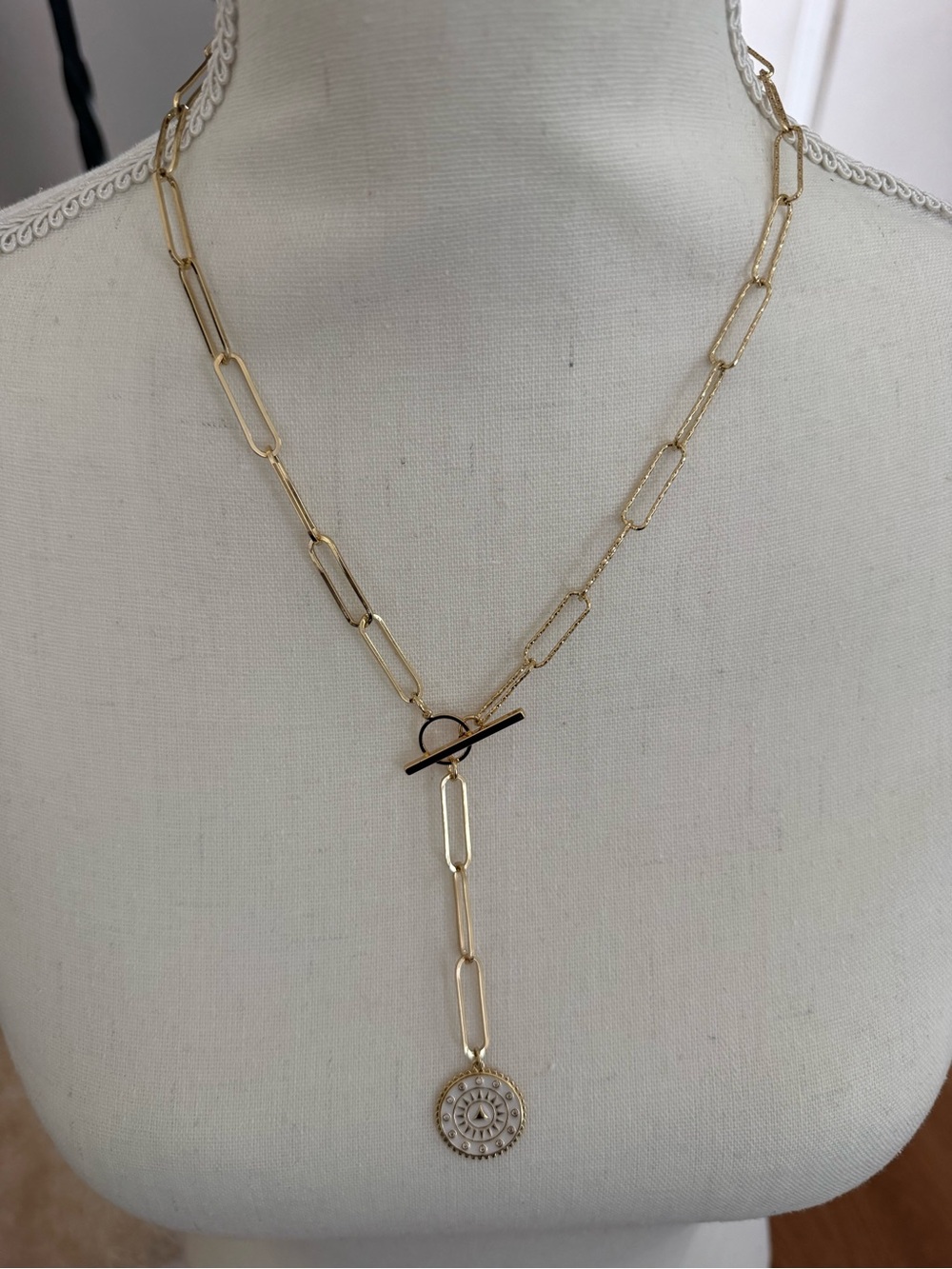 Evereve Gold Paperclip Lariat Necklace with Medallion Pendant